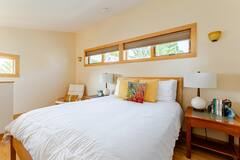 Beautiful 1BR studio with loft in the South End of Burlington - Photo 2