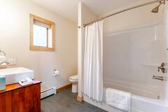 Beautiful 1BR studio with loft in the South End of Burlington - Photo 7