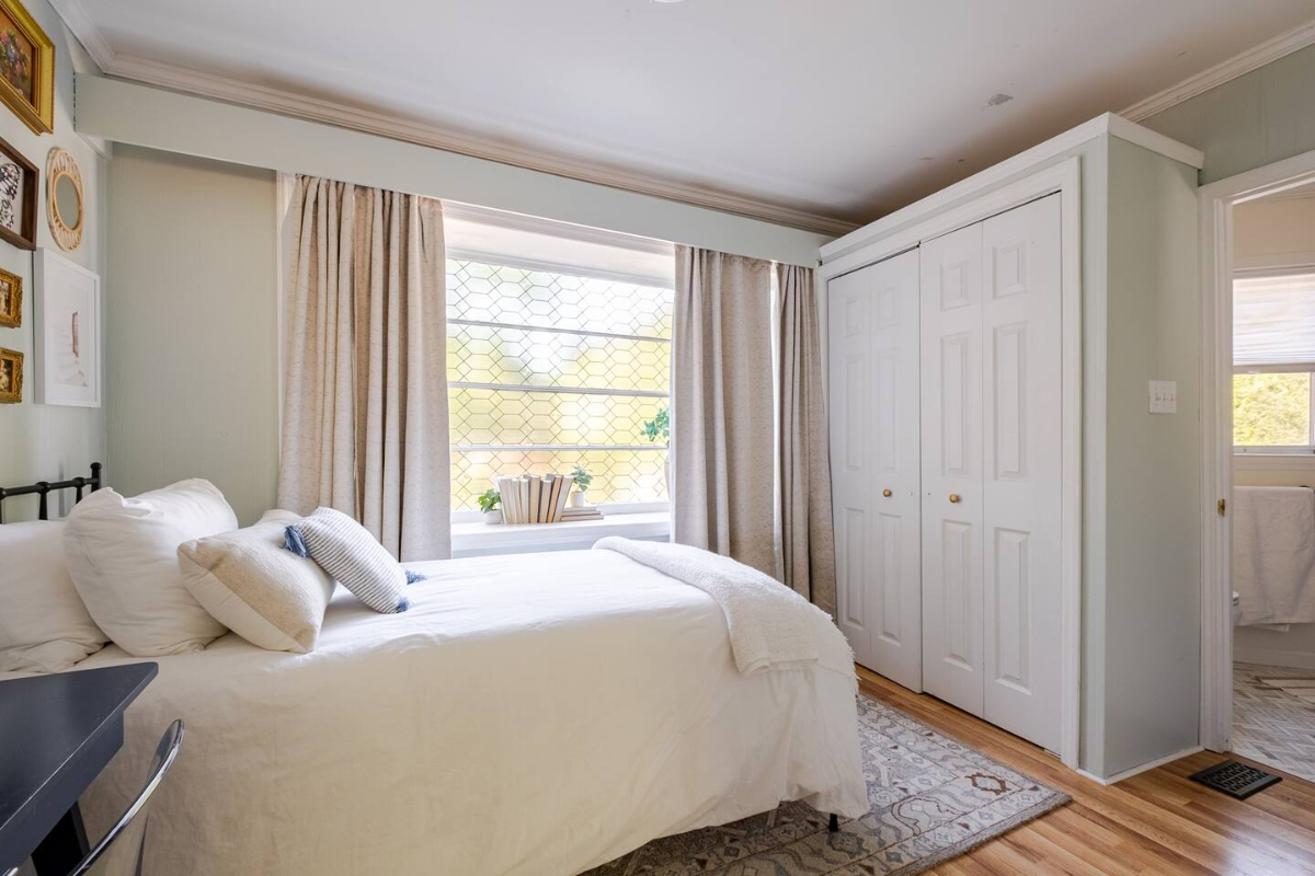 Charming 1BR Cottage with Kitchen in Downtown Raleigh - Photo 9