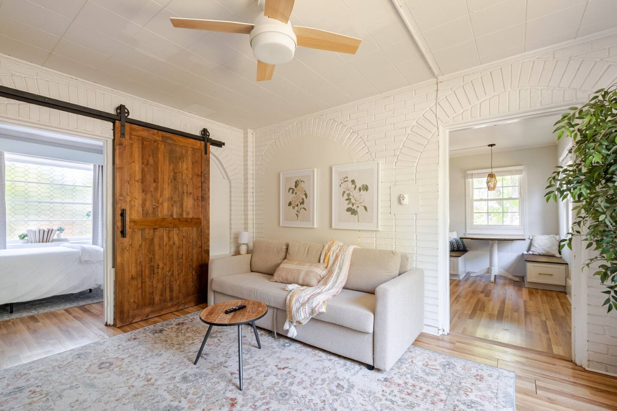 Charming 1BR Cottage with Kitchen in Downtown Raleigh - Photo 2