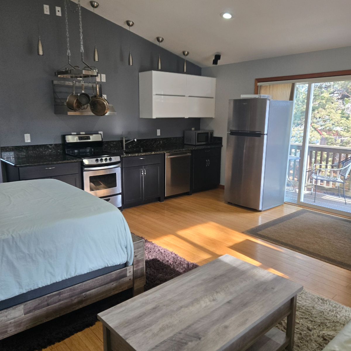 Gorgeous Studio near downtown - Photo 3