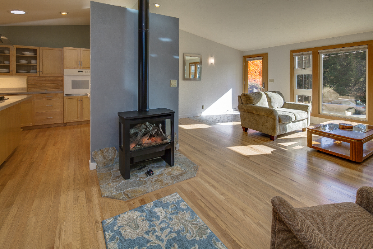 West Hills HideAway, comfort in the foothills of Bend Oregon - Photo 5