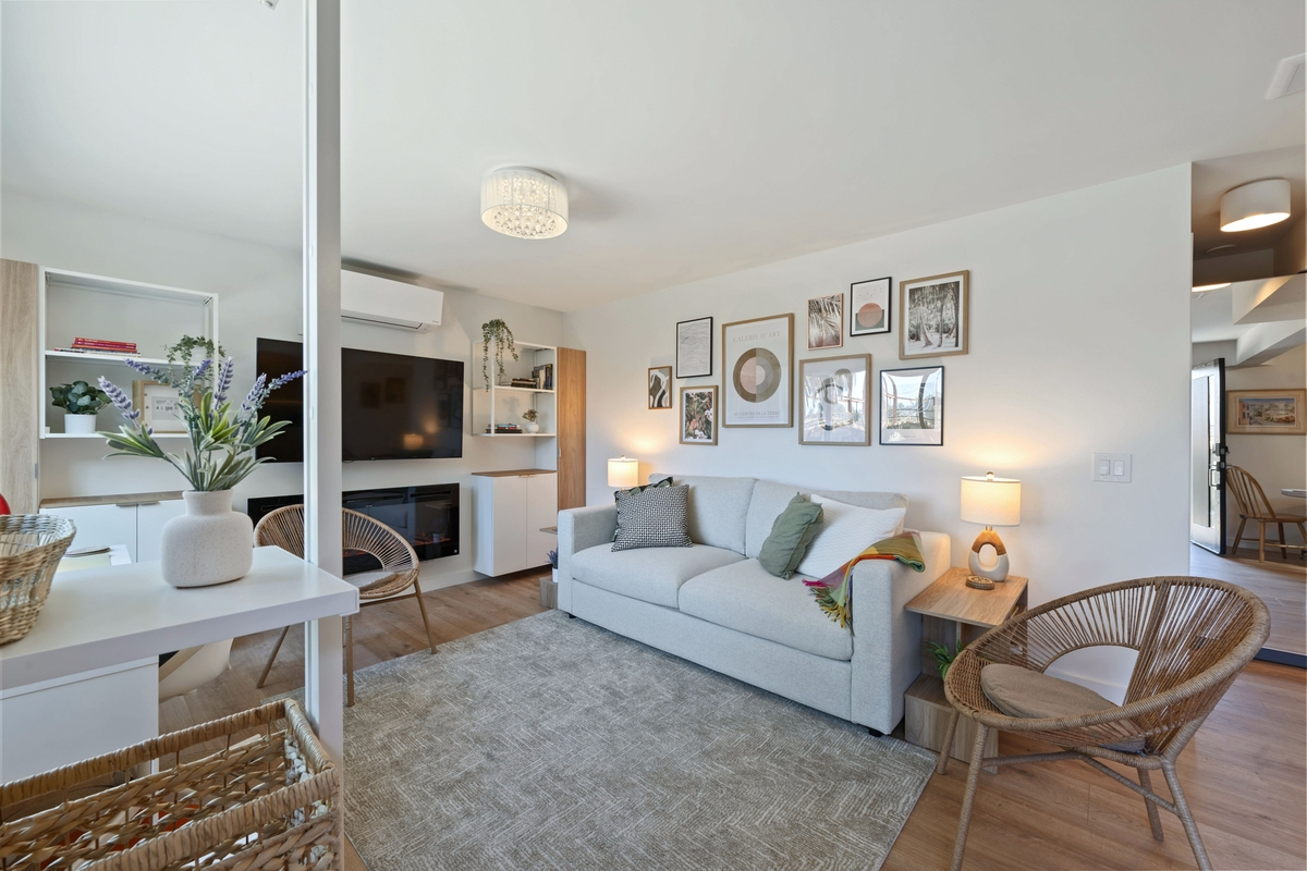 Silver Lake Unit in a Well Maintained Triplex - Photo 4
