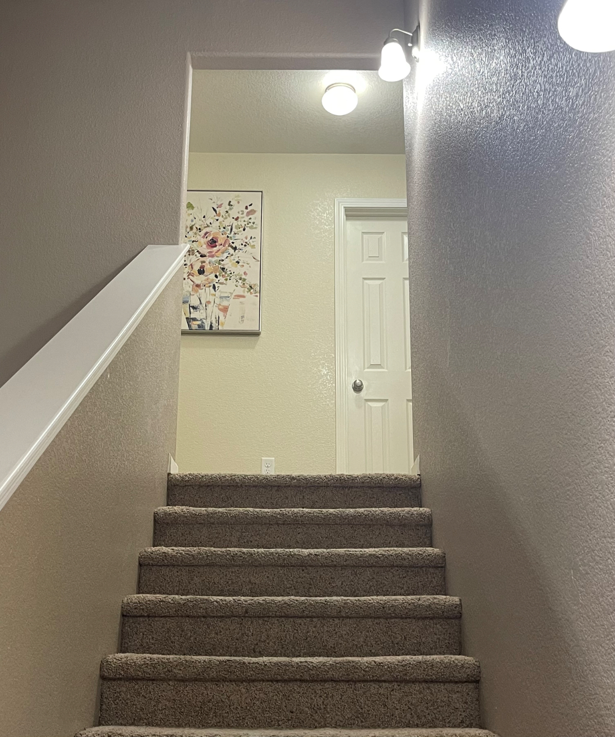 Very nice quiet private upstairs bedroom, bathroom, living room - Photo 8