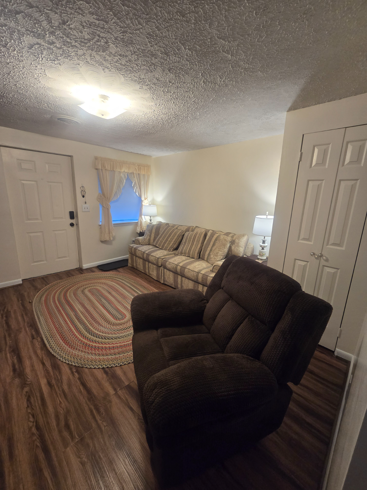 1 Bedroom 1 Bathroom Duplex Apartment - Photo 1
