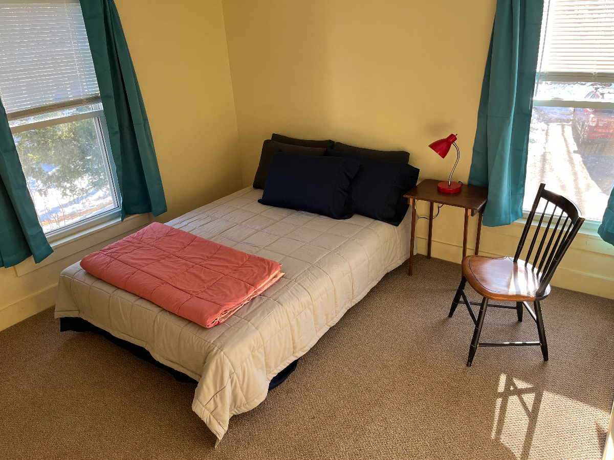 Quiet 2-bedroom apartment near hospitals - Photo 2