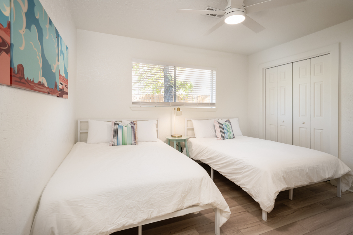 4 bedroom, 2 bath NEWLY REMODELED HOME - Photo 12