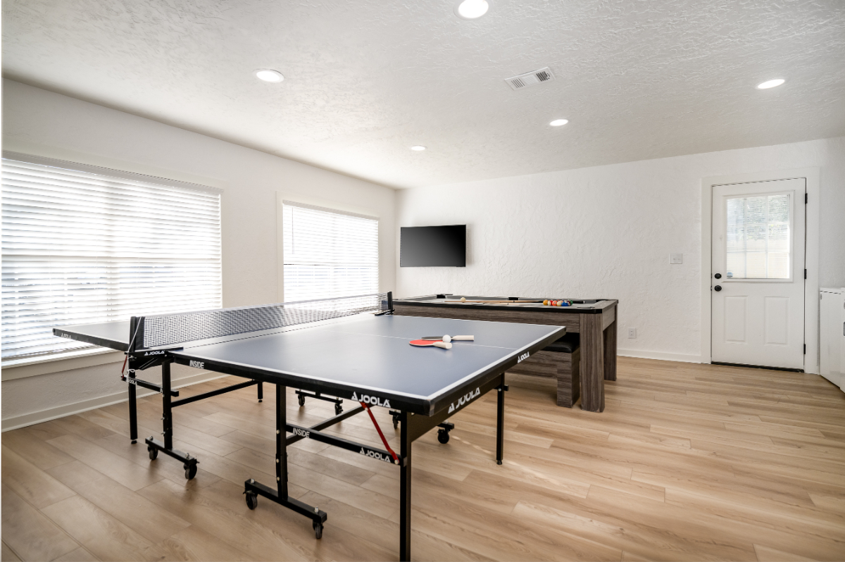 4 bedroom, 2 bath NEWLY REMODELED HOME - Photo 6