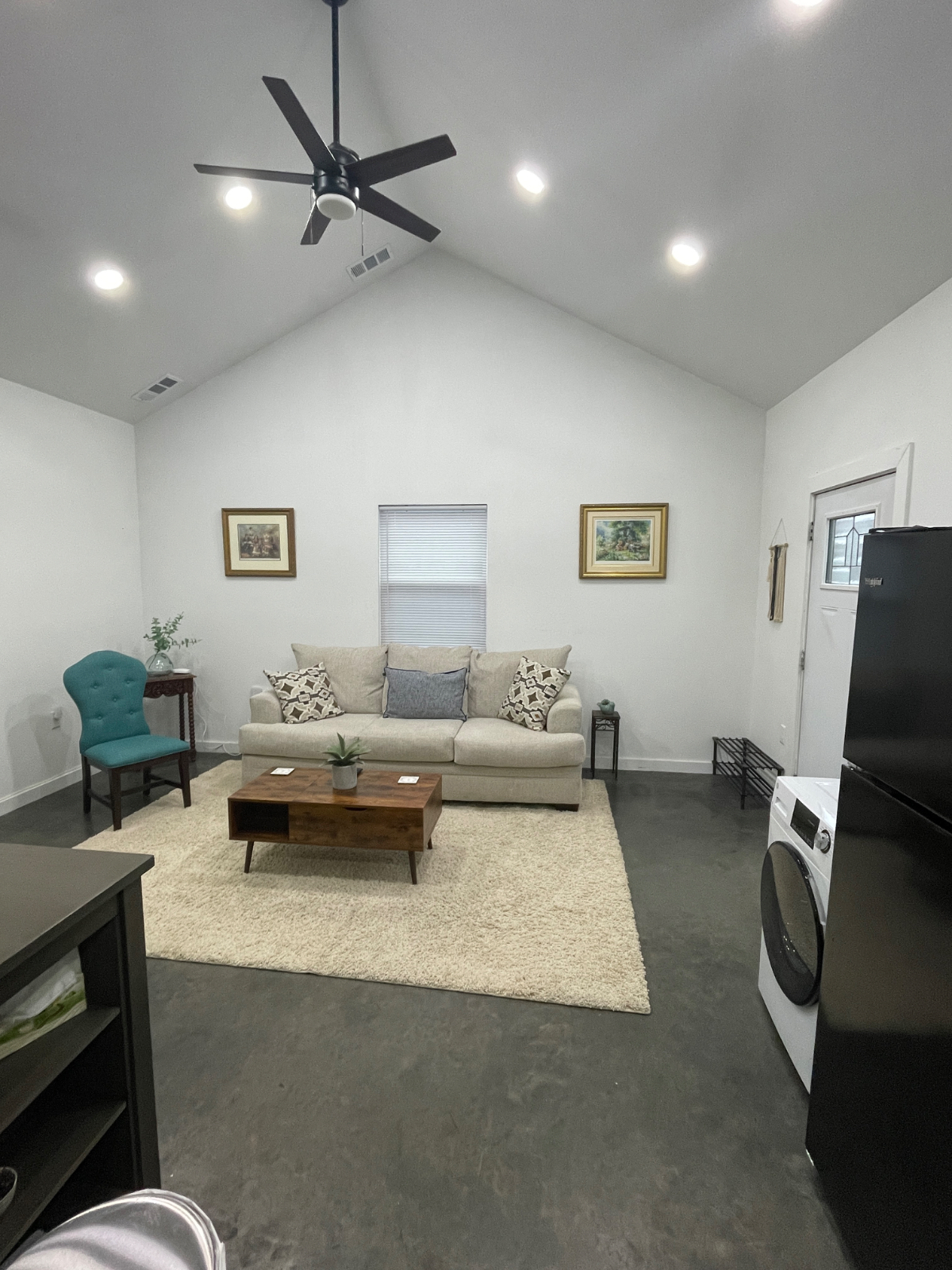 Chic & Comfy Townhome Retreat - Photo 7