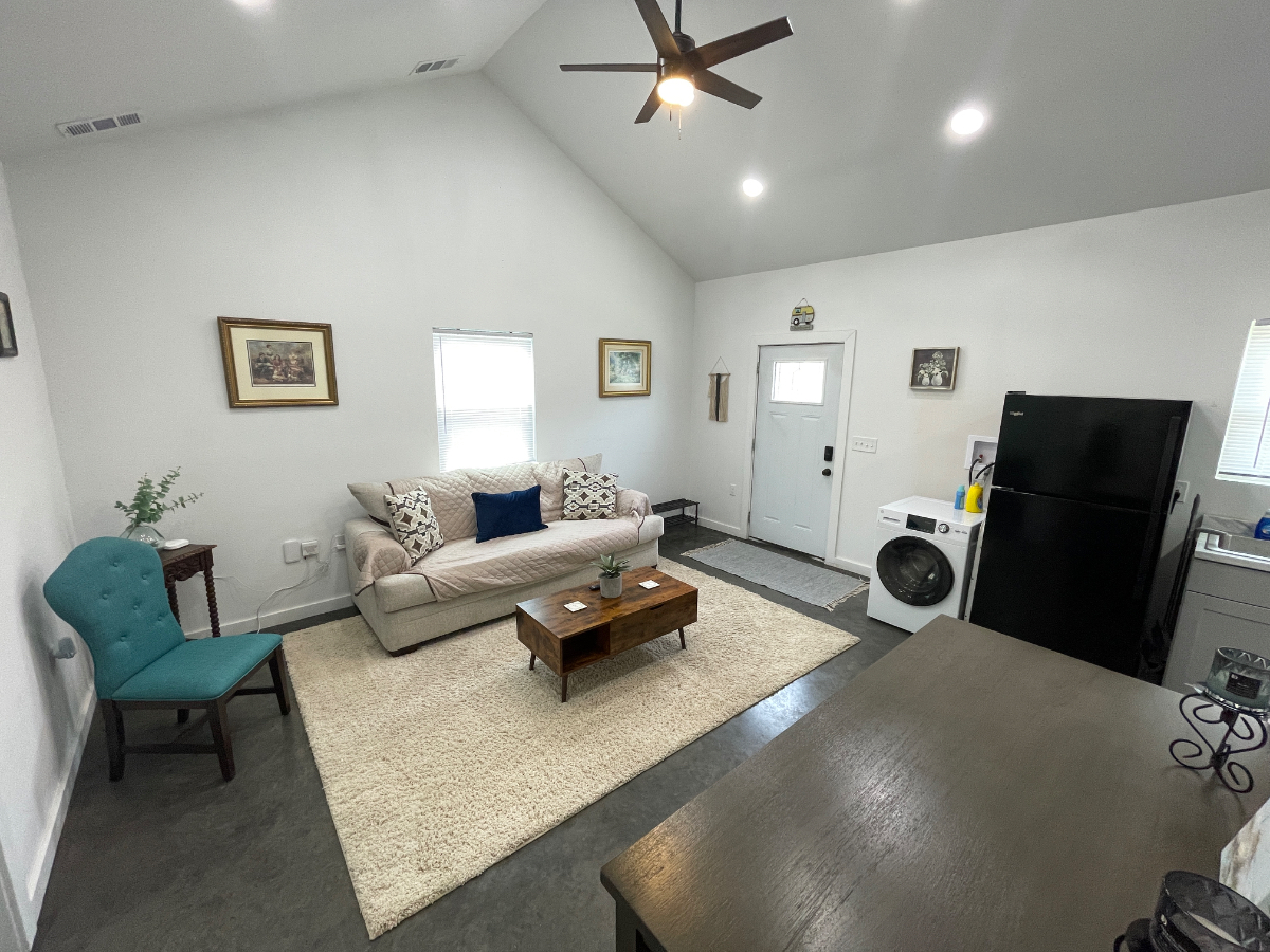 Chic & Comfy Townhome Retreat - Photo 3