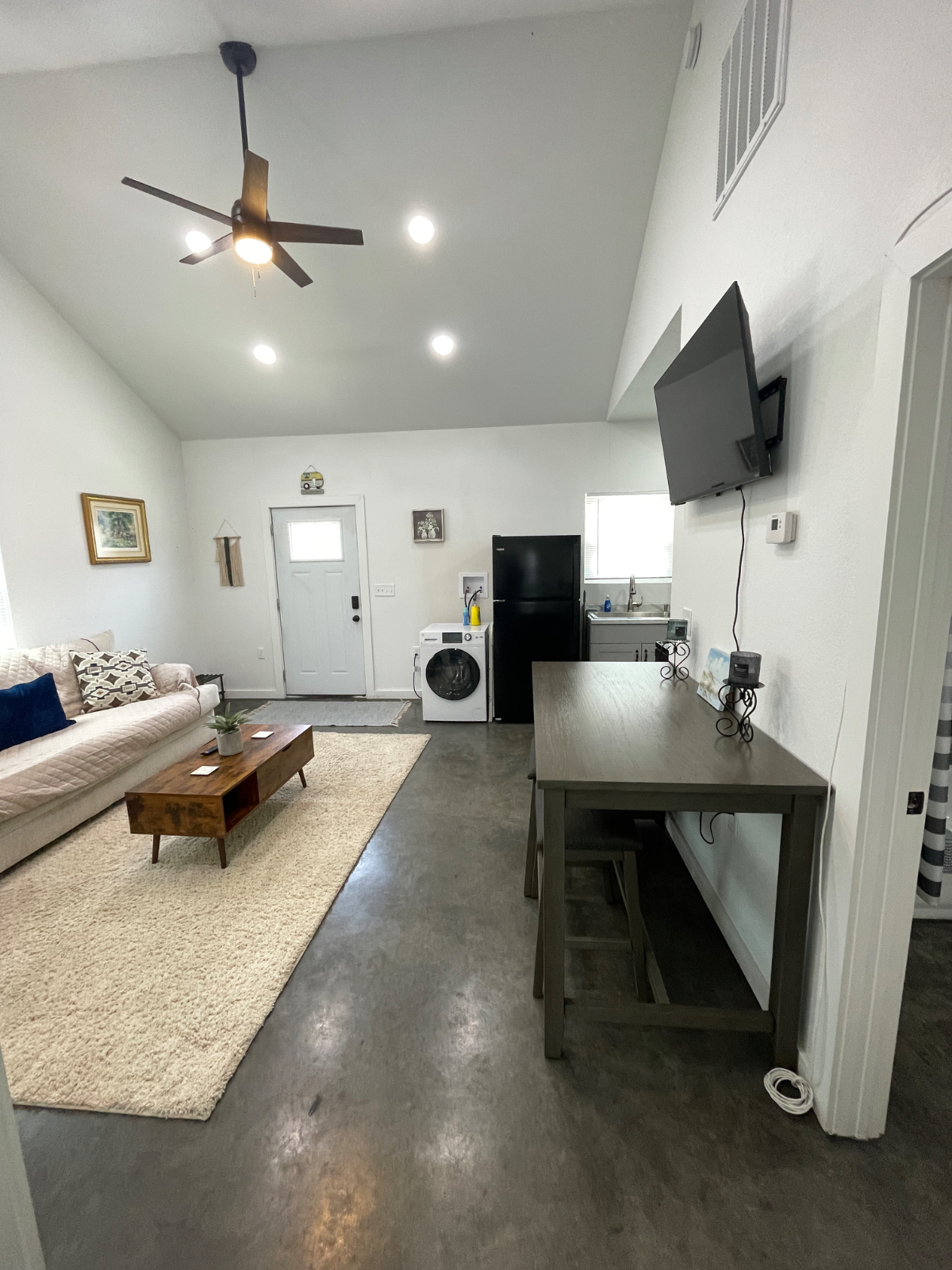 Chic & Comfy Townhome Retreat - Photo 6
