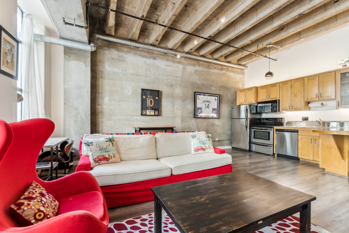 DOWNTOWN LA LOFT 1 BEDROOM WITH ROOFTOP POOL - Photo 3