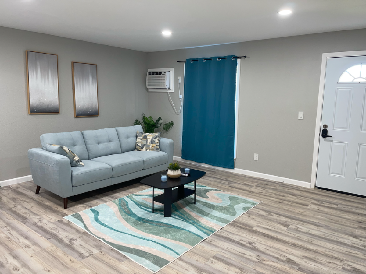 1 bd 1 bath Near UTA
