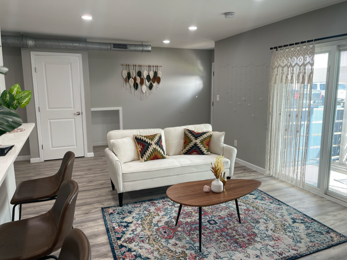 2 bd 2 bath Boho Furnished Unit