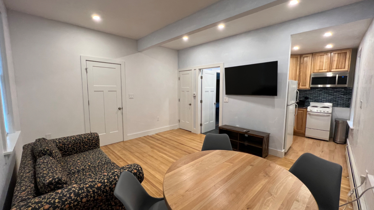 Modern Small 1 Bedroom for 1 to 3 months only.