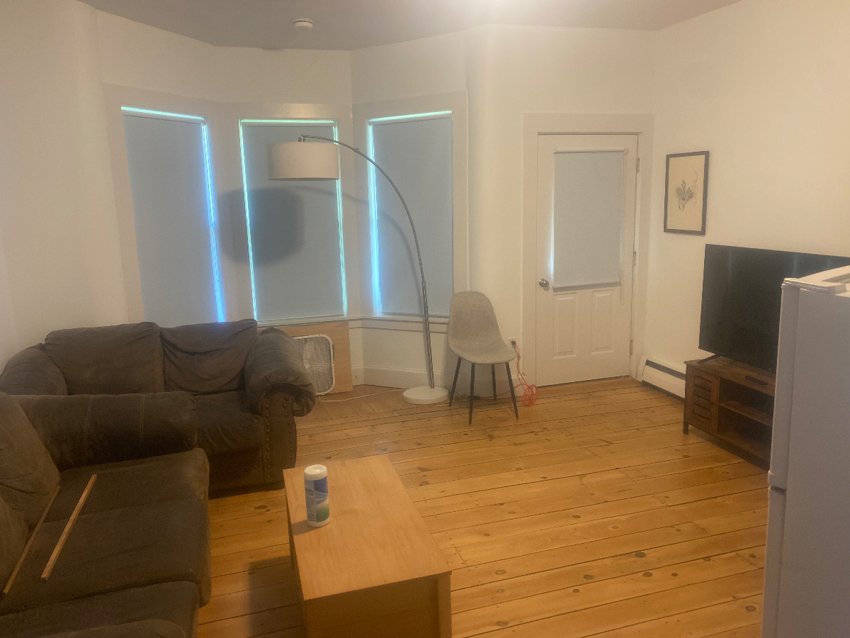 Cozy/Cute Small 1 Bedroom for 1 to 3 months only.
