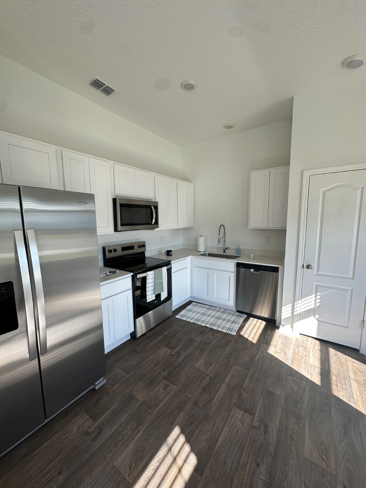 BRAND NEW HOUSE - Room for Rent 1