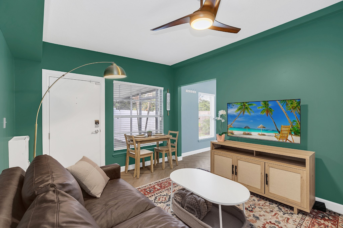 1/1 Pet Friendly with Backyard