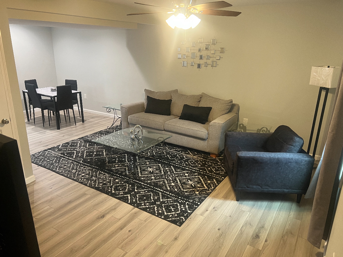 This 2 bed 1.5 Bath unit is your next home away from home. Included parking, laundry, wifi and utilities.
