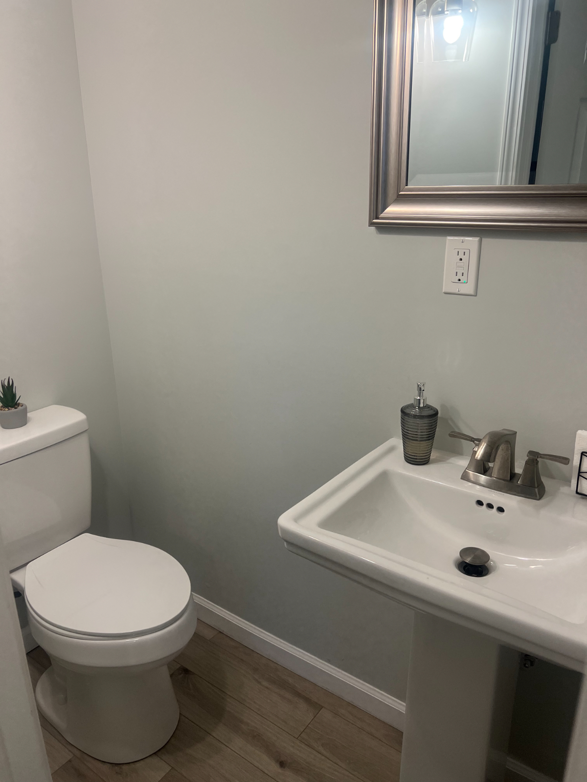 This 2 bed 1.5 Bath unit is your next home away from home. Included parking, laundry, wifi and utili - Photo 6