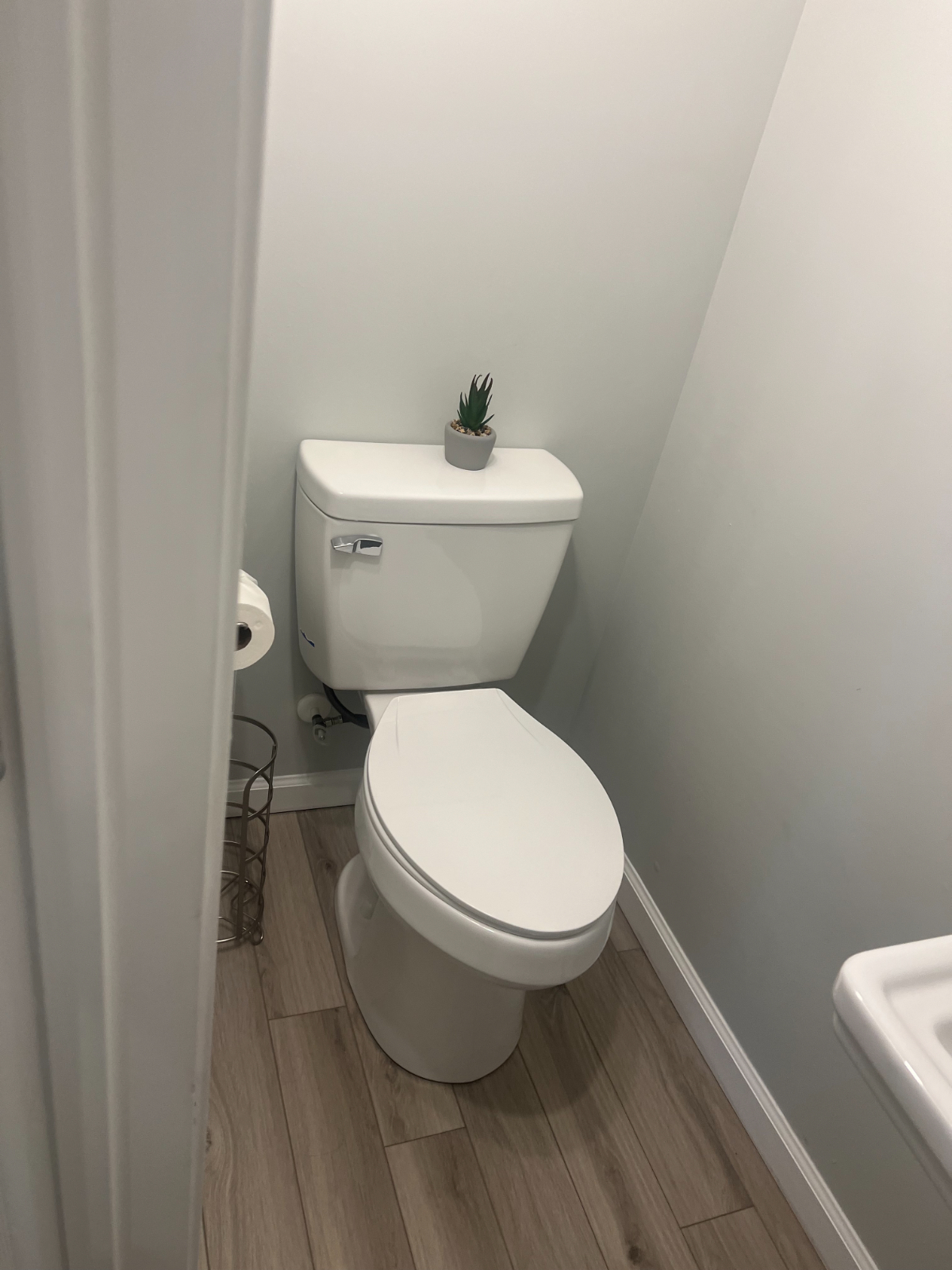 This 2 bed 1.5 Bath unit is your next home away from home. Included parking, laundry, wifi and utili - Photo 4