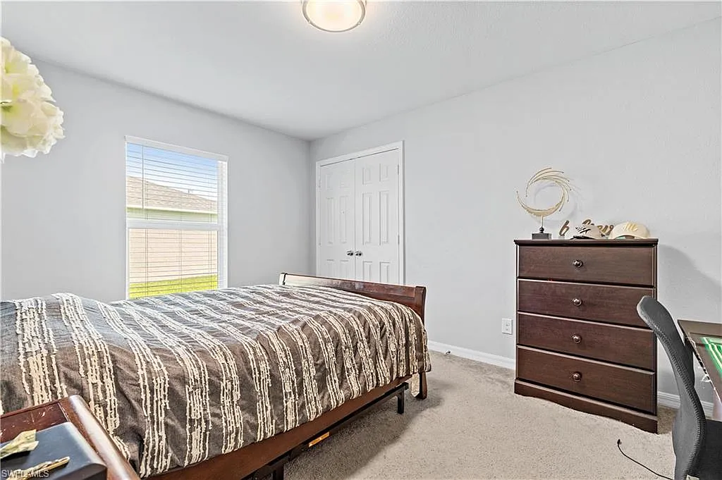 Cape Coral Elegance - Beautiful Room