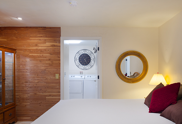 Quiet, Spacious, Residence in Preferred Neighborhood - Photo 7
