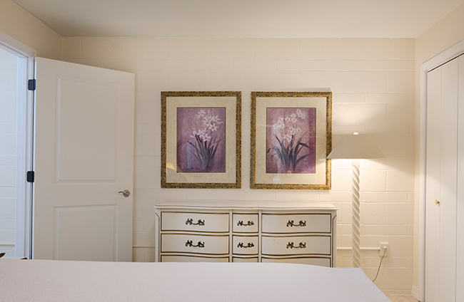 Quiet, Spacious, Residence in Preferred Neighborhood - Photo 8