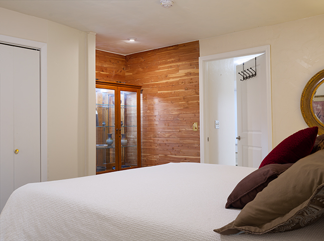 Quiet, Spacious, Residence in Preferred Neighborhood - Photo 11