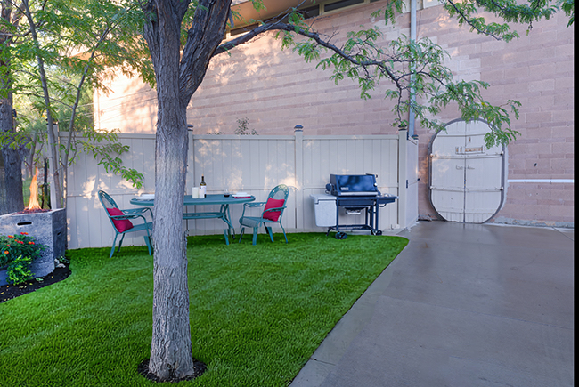 Quiet, Spacious, Residence in Preferred Neighborhood - Photo 3