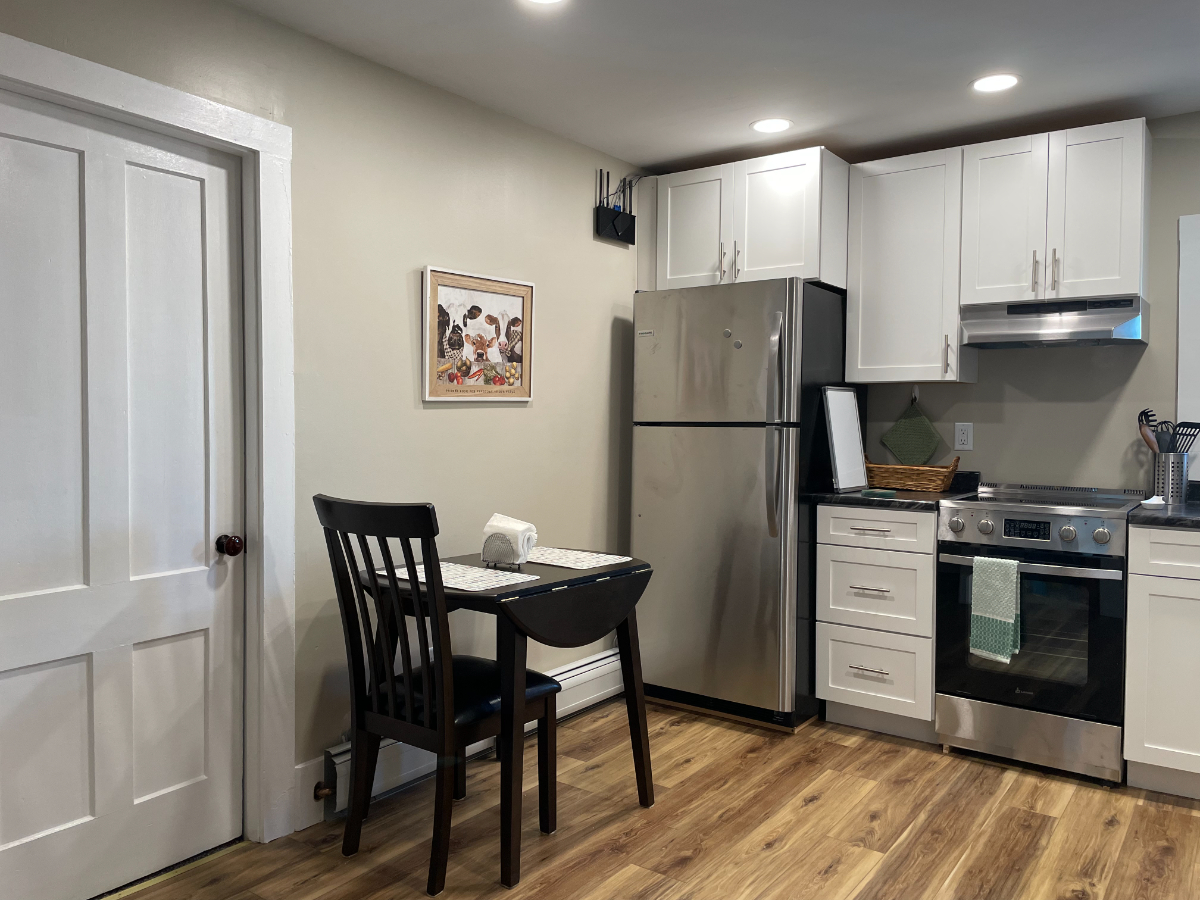 Sunny, One Bedroom Home with Modern Touches & Prime Location - Photo 3