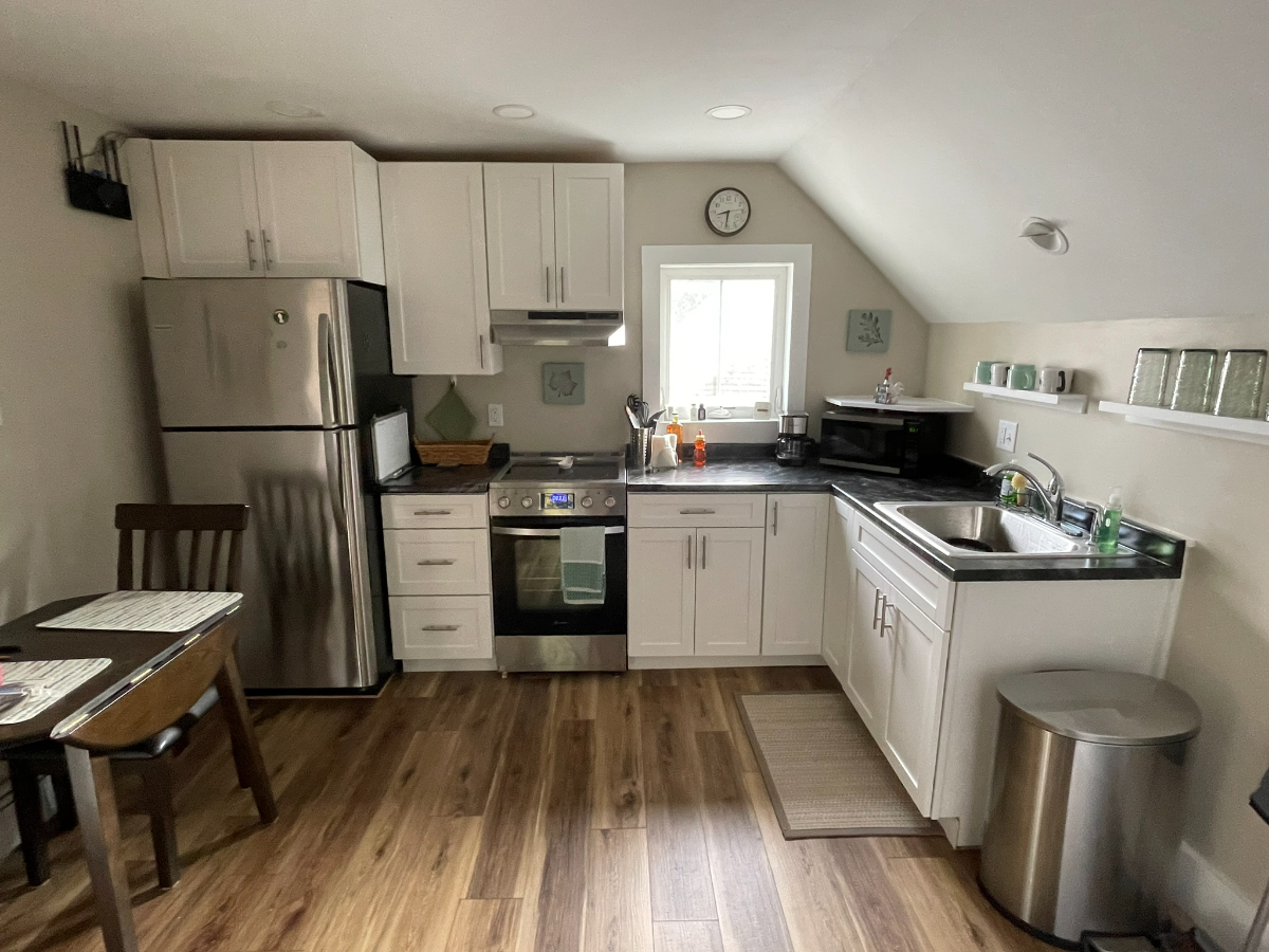 Sunny, One Bedroom Home with Modern Touches  & Prime Location - Photo 2