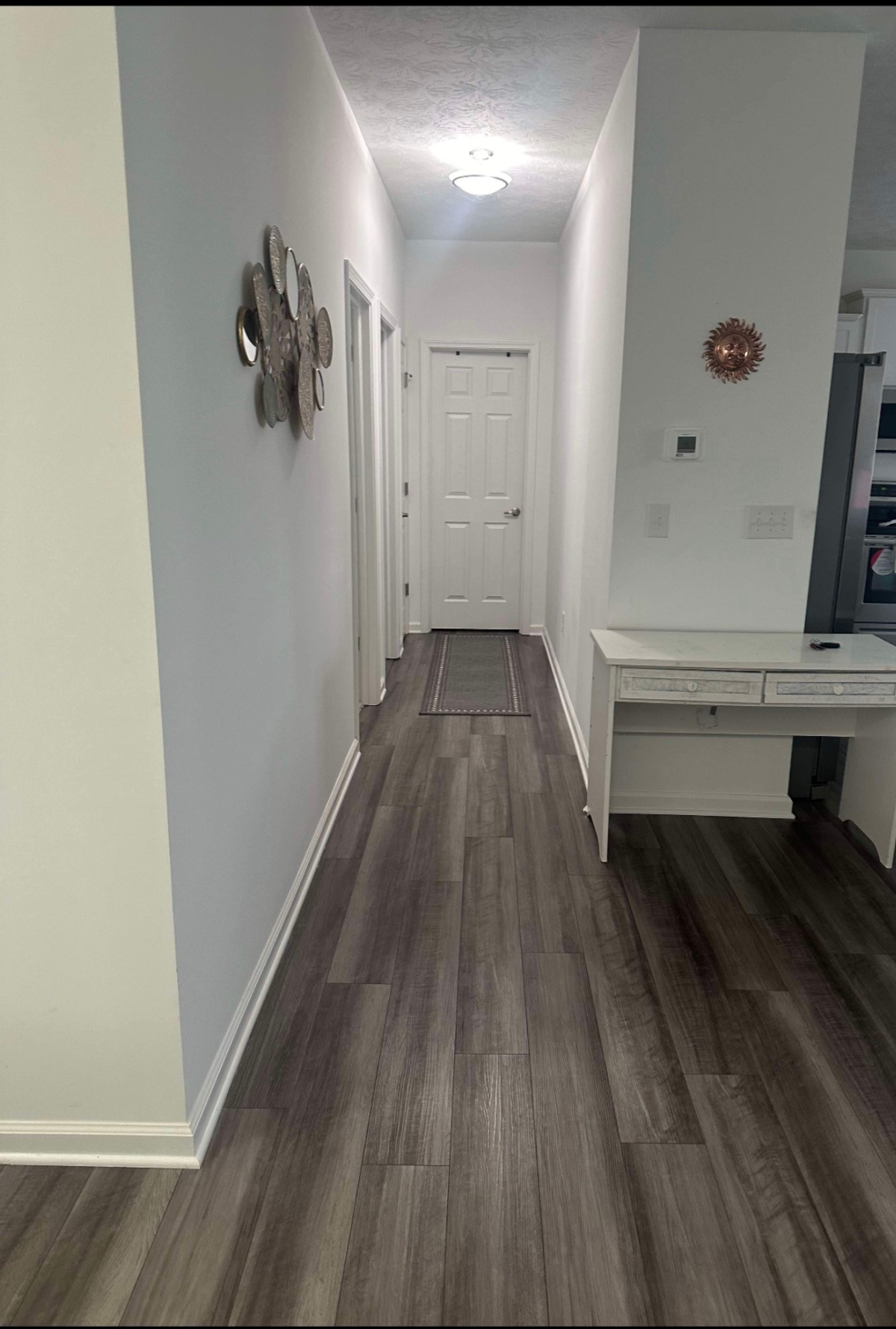 Modern Comfort Awaits - Spacious & Furnished Room with Full Amenities, Ideal Location - Photo 6