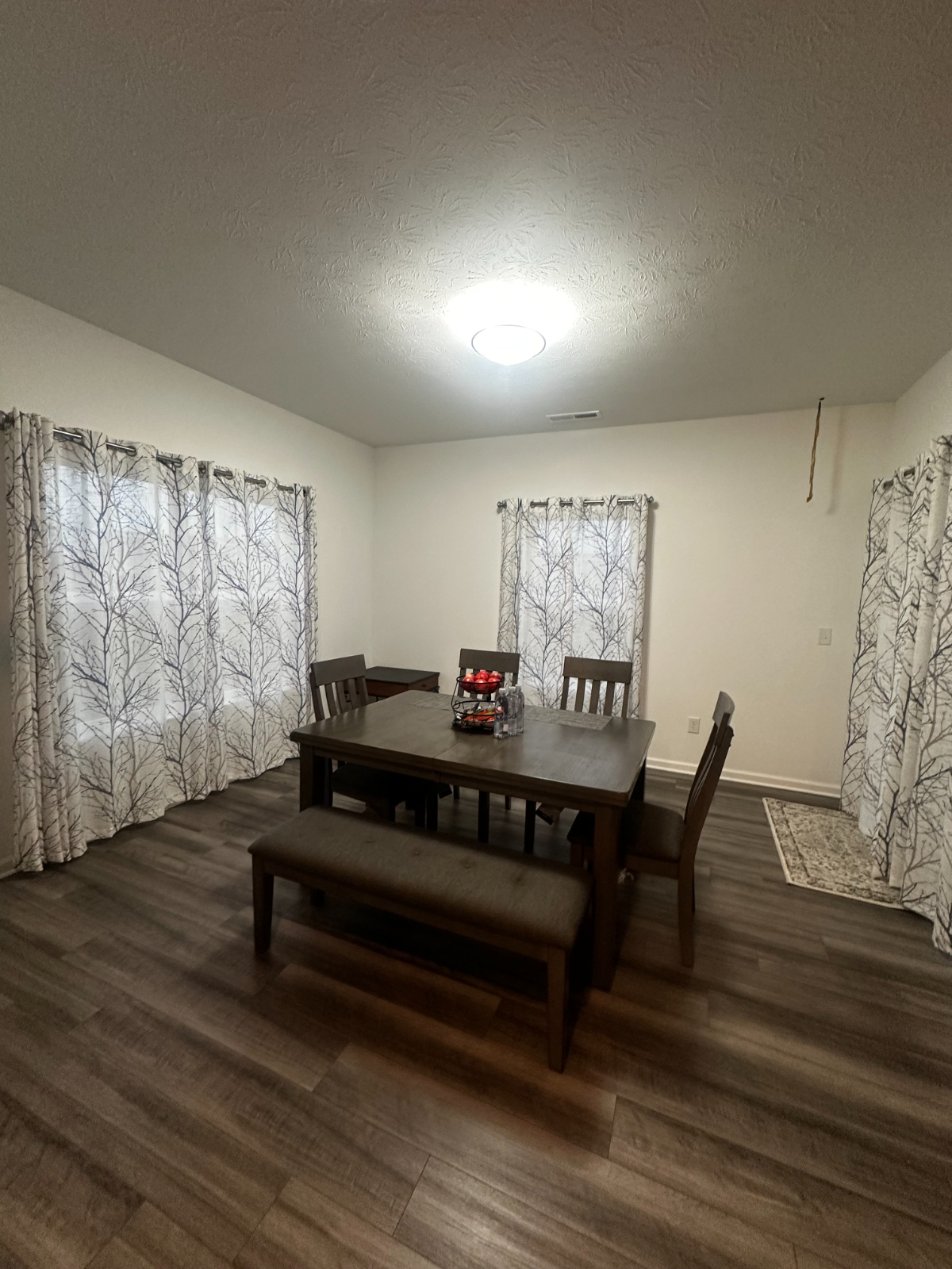 Modern Comfort Awaits - Spacious & Furnished Room with Full Amenities, Ideal Location - Photo 4