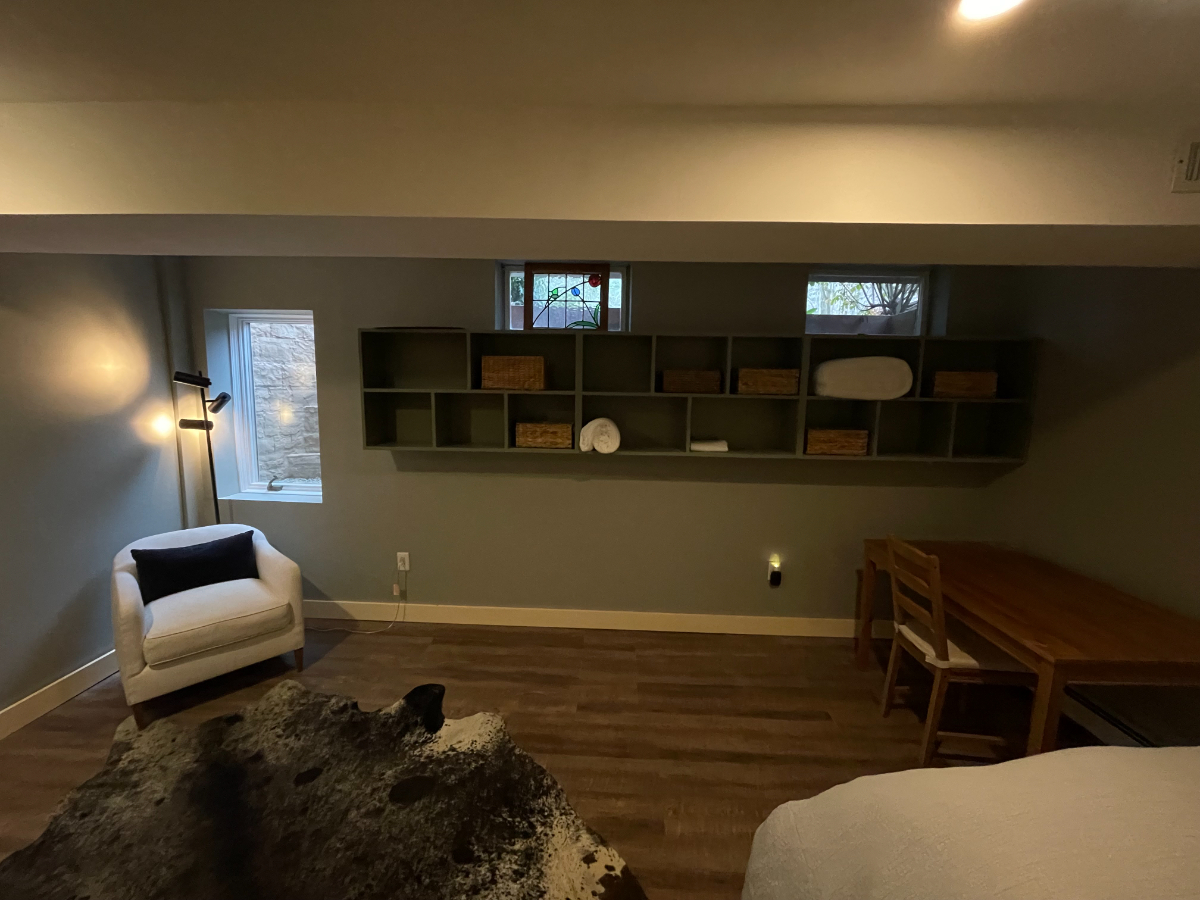 Sun-drenched refuge with hot tub and open space - Photo 5