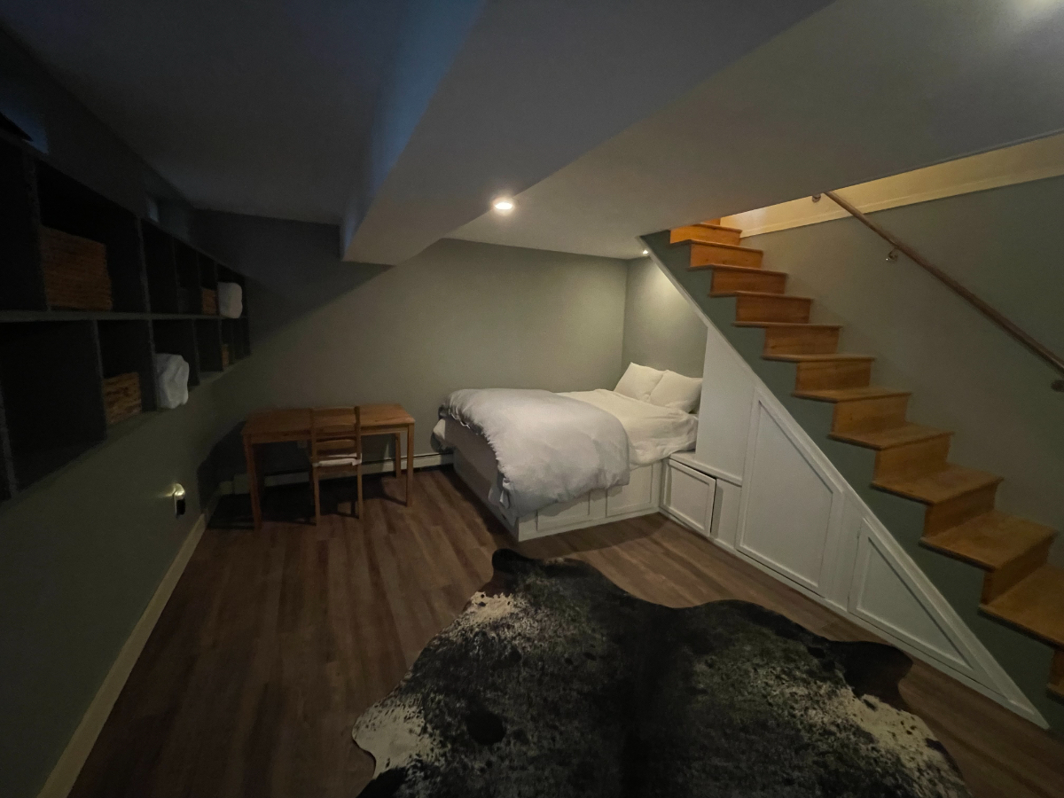 Sun-drenched refuge with hot tub and open space - Photo 6