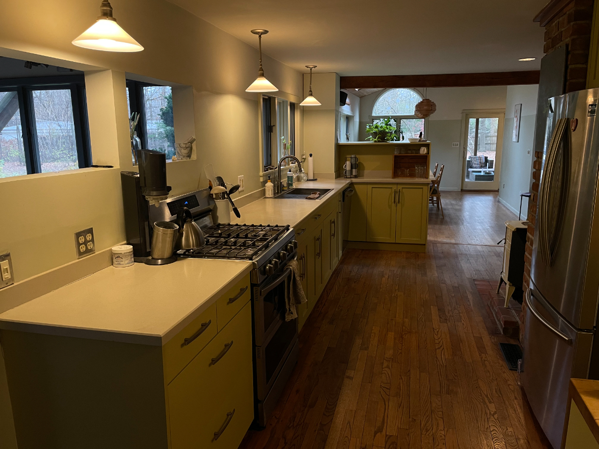 Sun-drenched refuge with hot tub and open space - Photo 4