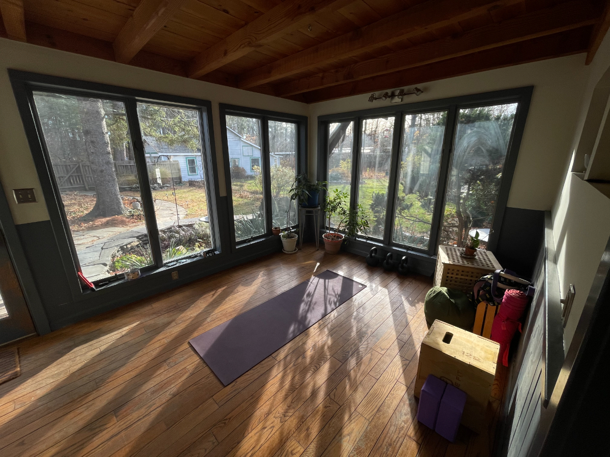 Sun-drenched refuge with hot tub and open space - Photo 8