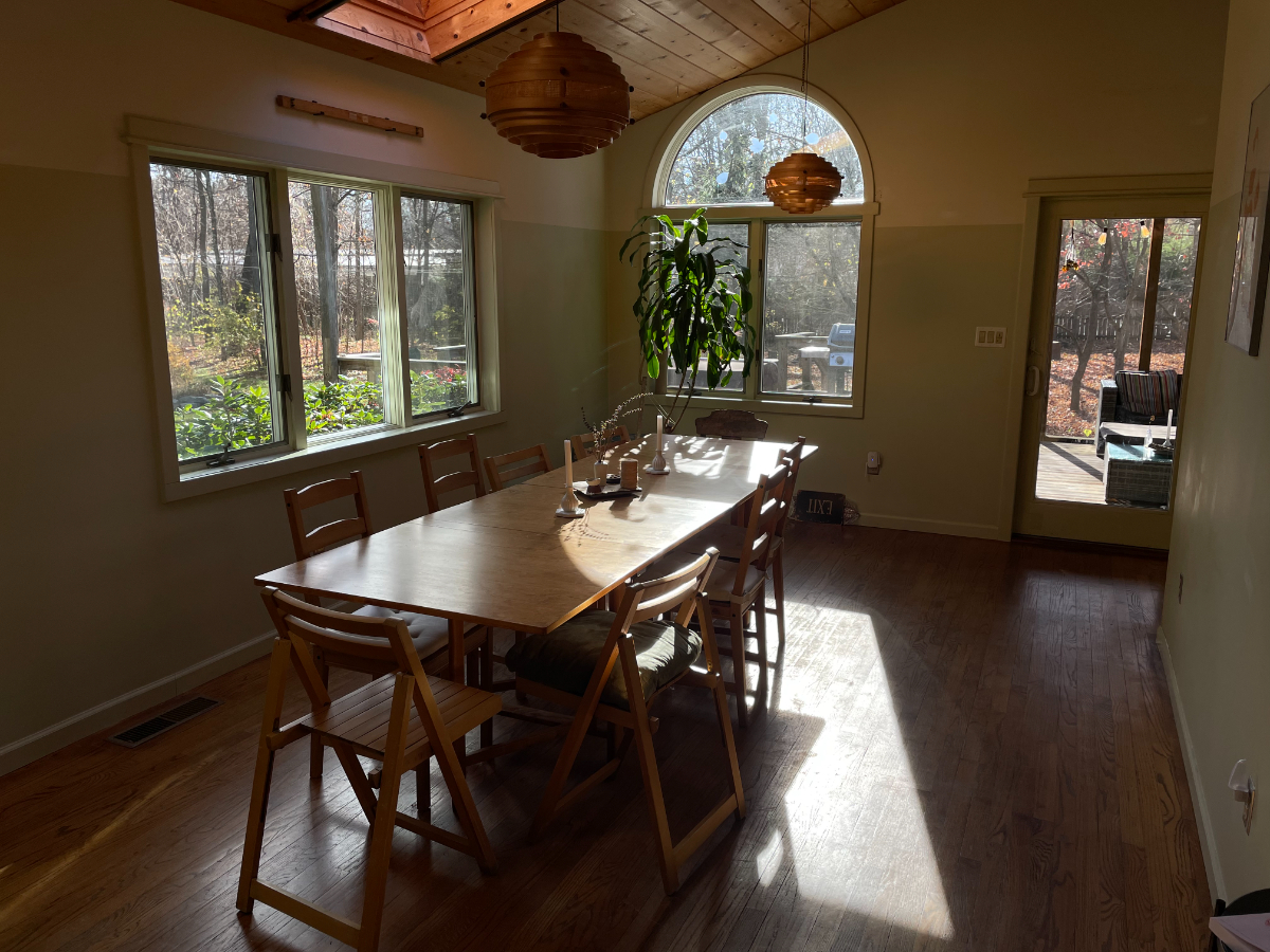 Sun-drenched refuge with hot tub and open space - Photo 2