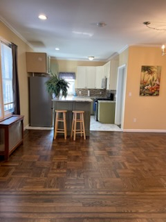 Stylish Two-Bedroom with Luxe Finishes and Cozy Ambience on a Quiet Street - Sleek Bronx Haven - Photo 7