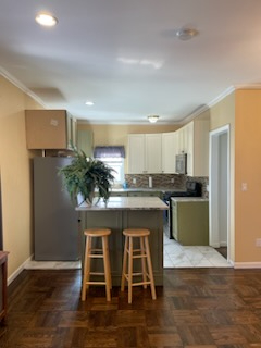Stylish Two-Bedroom with Luxe Finishes and Cozy Ambience on a Quiet Street - Sleek Bronx Haven - Photo 3