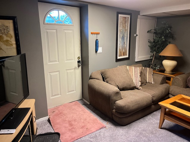 Charming and Spacious 1-Bedroom Apartment In Prime Location - Photo 3