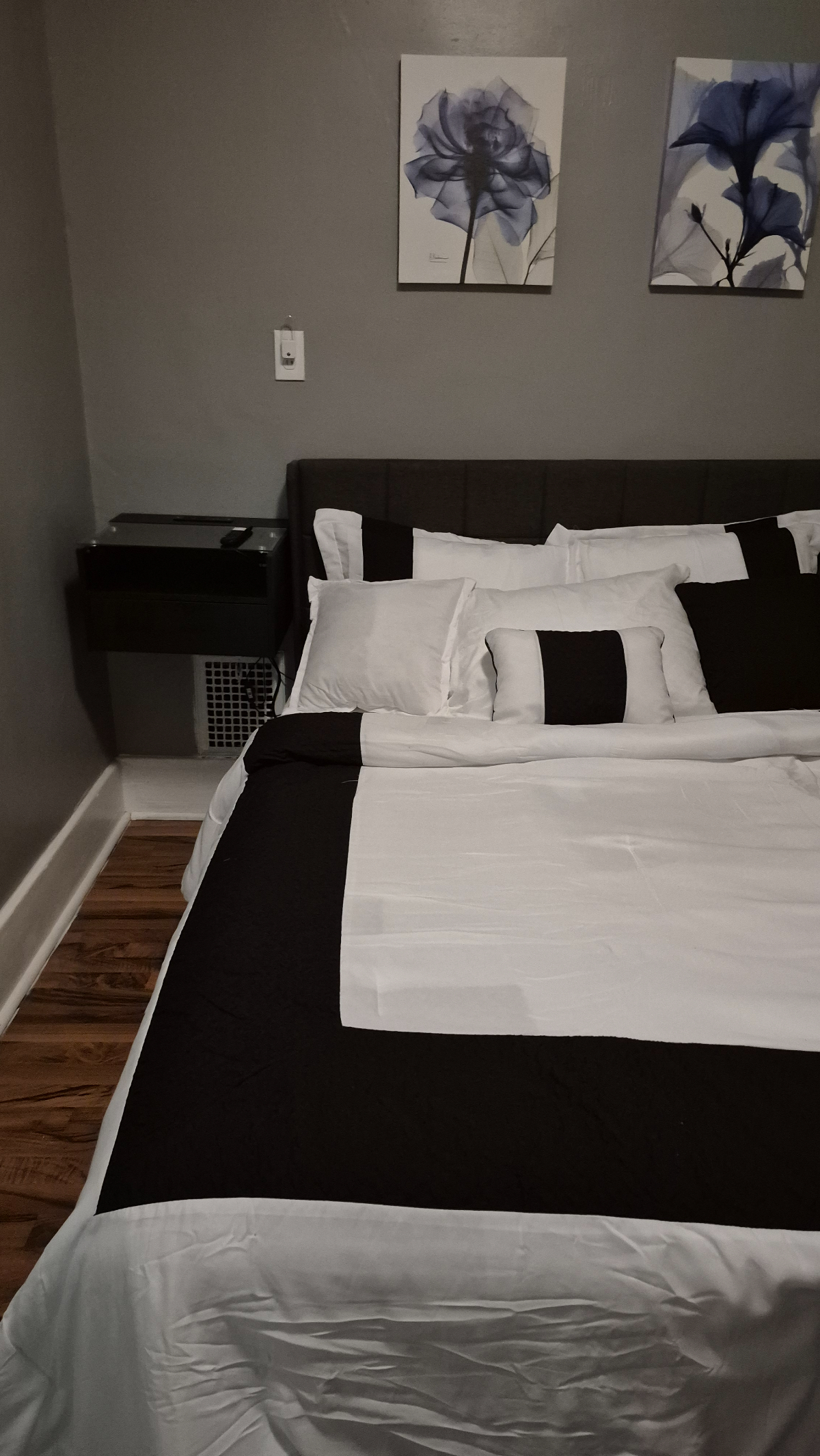 Chic 2 bedroom Gem - Photo 11