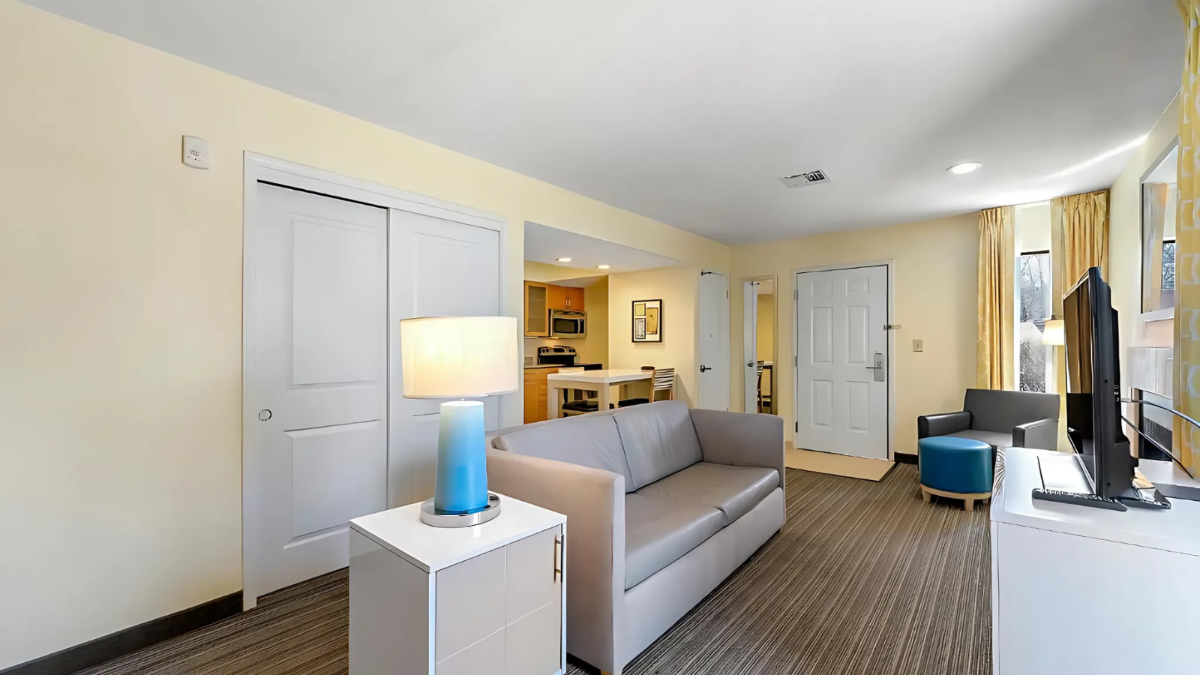 Modern Furnished Studio Flexible Lease