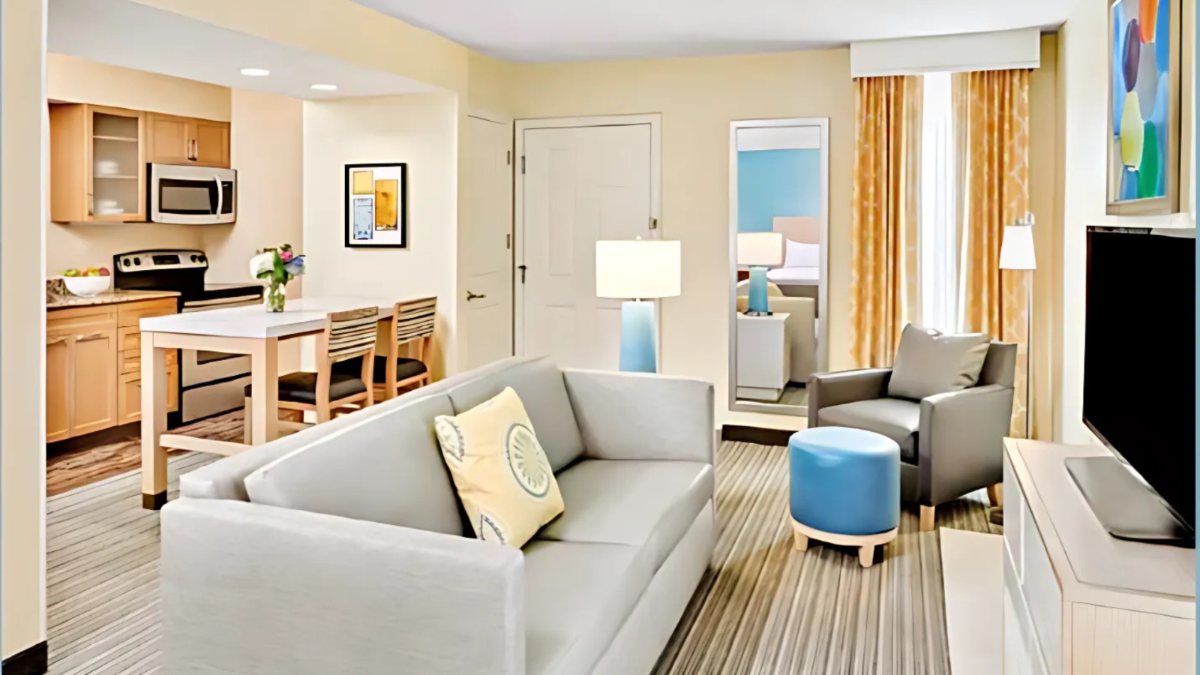Modern Studio, GE Housing, quiet, pet friendly 