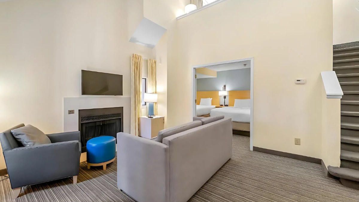 Modern Townhome Fully Furnished Extended Stay