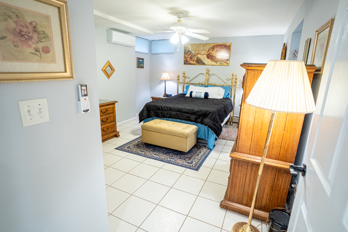Large One Bedroom/One Bath Basement Apartment with Private Entrance - Photo 8