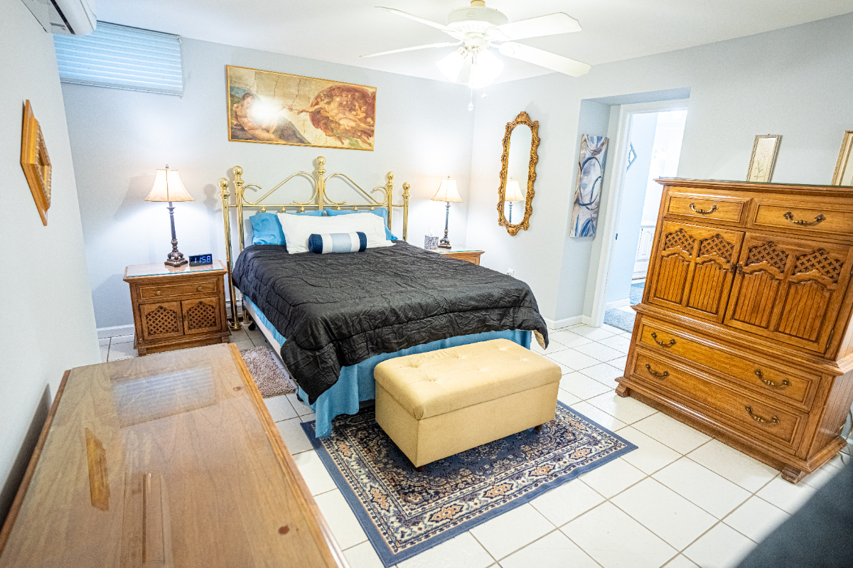 Large One Bedroom/One Bath Basement Apartment with Private Entrance - Photo 9