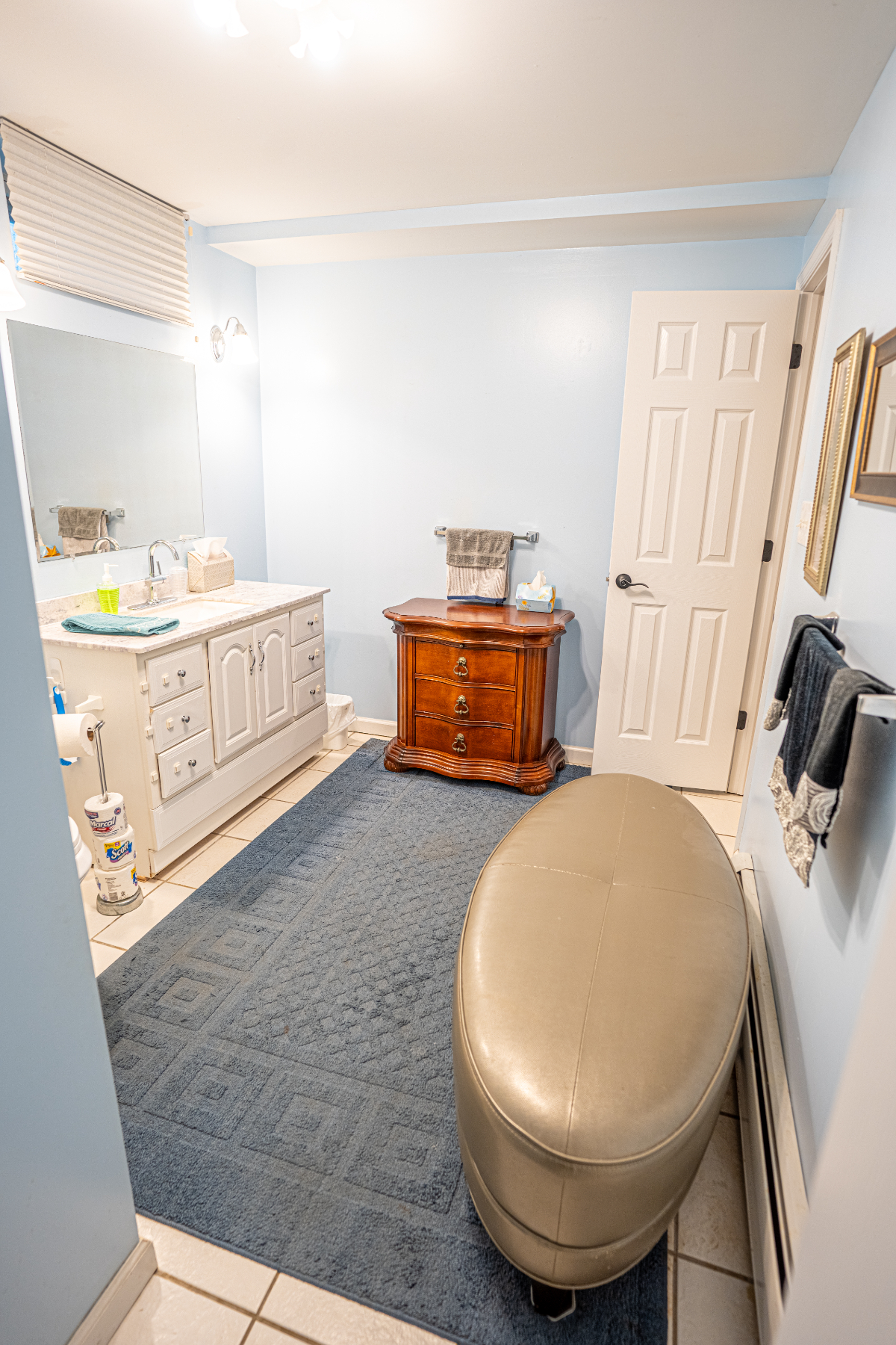 Large One Bedroom/One Bath Basement Apartment with Private Entrance - Photo 12