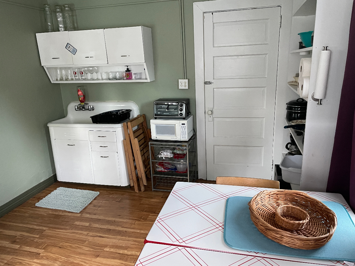 Cozy Studio in Walkable Neighborhood Near Downtown - Photo 8